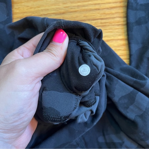 Lululemon Align Pant in dark gray camo print size 14 tall - Picture 5 of 6